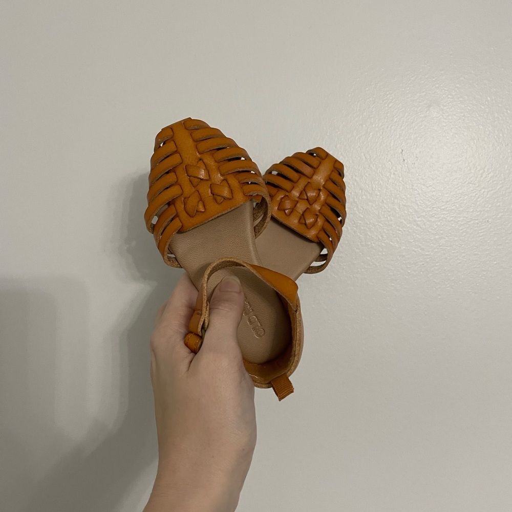 Old Navy Toddler Sandals - Picture 6 of 7